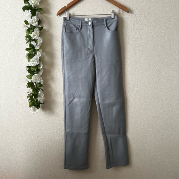 Wilfred Wilfred - Picture 2 of 15